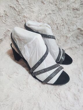 Naturalizer Vanessa Strappy Block Heel Sandals with Sparkle Straps. Size 6.5W